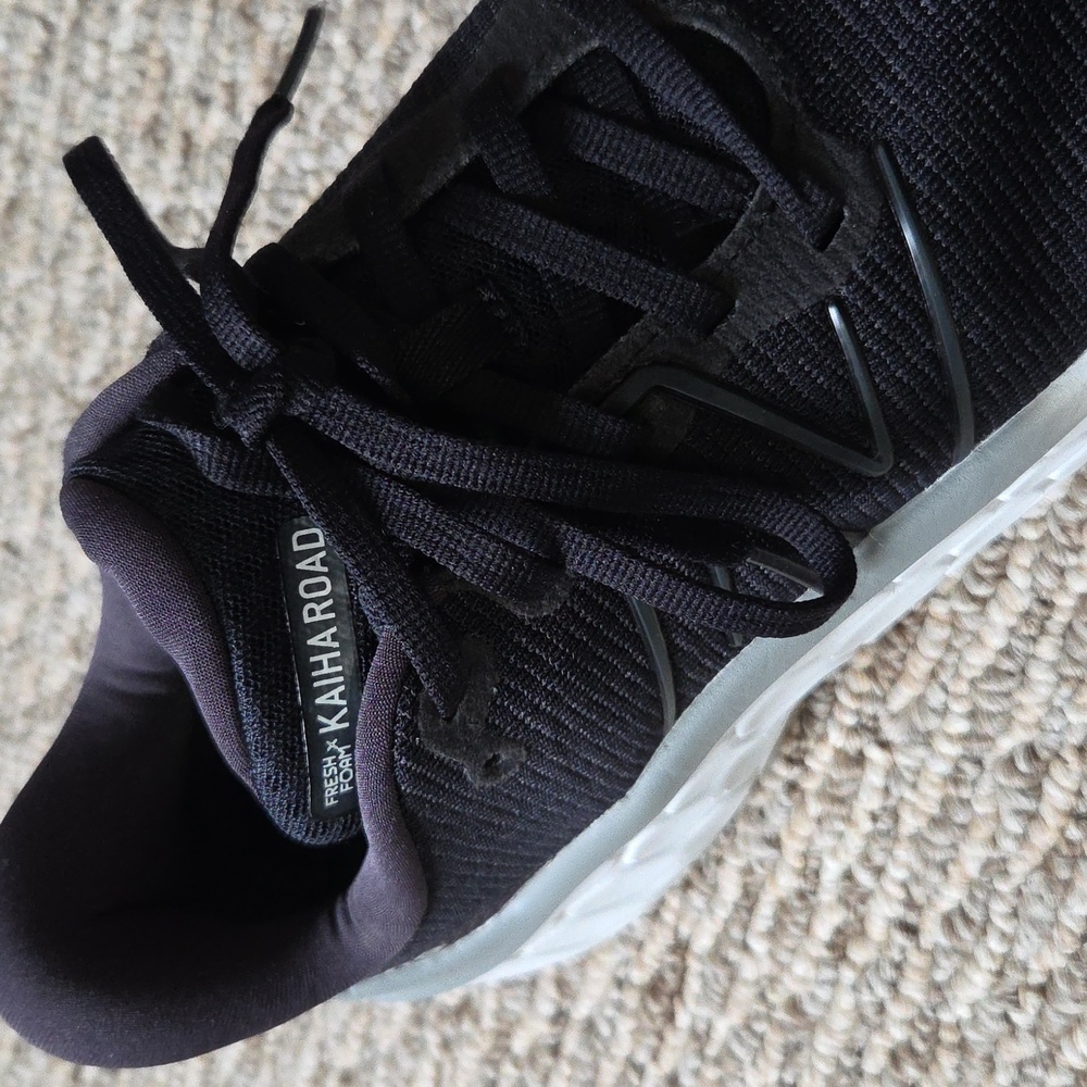 New Balance Women's Black and White Cushioned Running Shoes - Picture 8 of 8